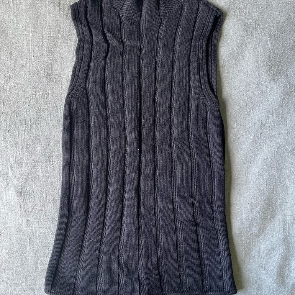 Sleeveless Ribbed Knit Top
